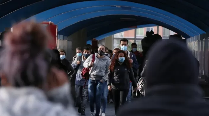 Variante ómicron eleva contagios de coronavirus en Bogotá Coronavirus en Bogotá obligó a usar tapabocas