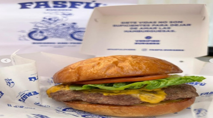 Nuevo restaurante de Luisito Comunica Nuevo restaurante de Luisito Comunica
