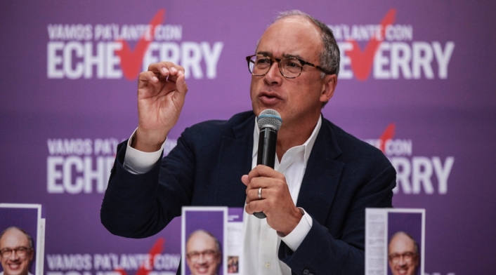 Juan Carlos Echeverry recoge firmas para su candidatura presidencial Juan Carlos Echeverry recoge firmas para su candidatura presidencial