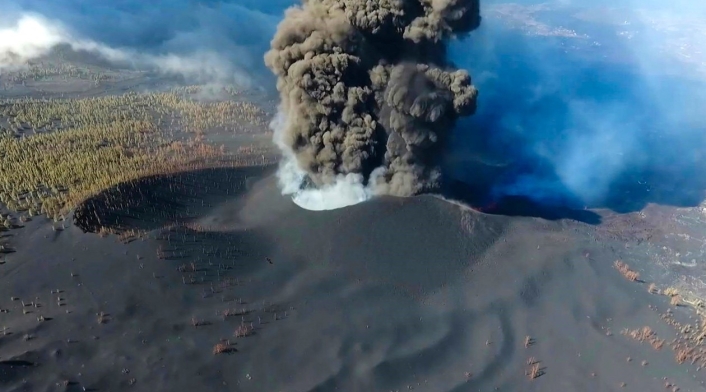 Lava del volcán Cumbre Vieja en el mar