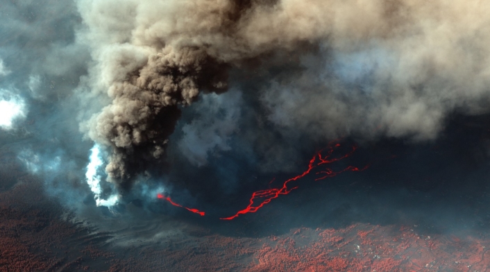 Lava del volcán Cumbre Vieja en el mar