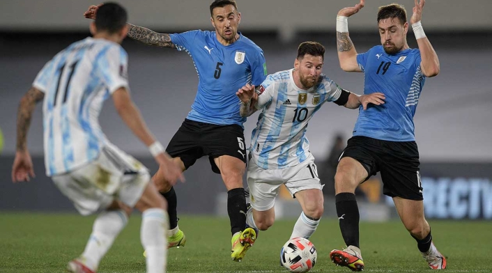 Lionel Messi en partido Argentina vs Uruguay Lionel Messi en partido Argentina vs Uruguay
