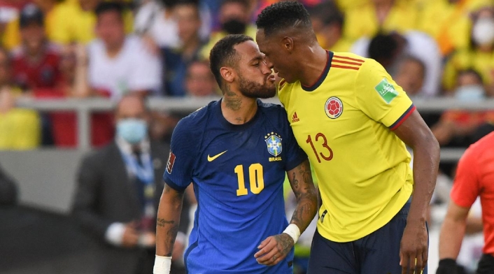 Cara a cara entre Yerry Mina y Neymar