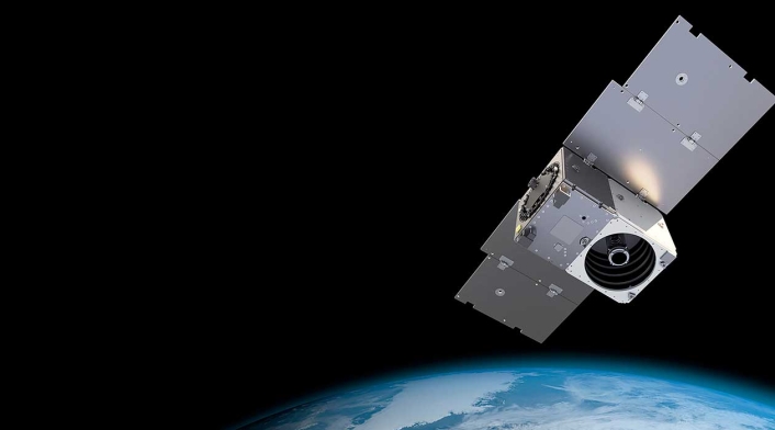 Satélite en el espacio exterior