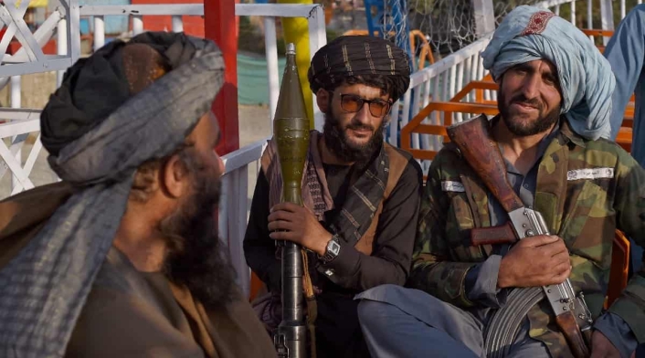Talibanes en parque de diversiones