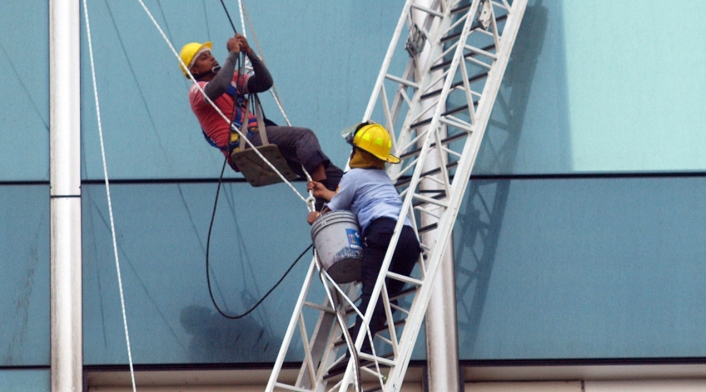 trabajadores en edificio trabajadores en edificio