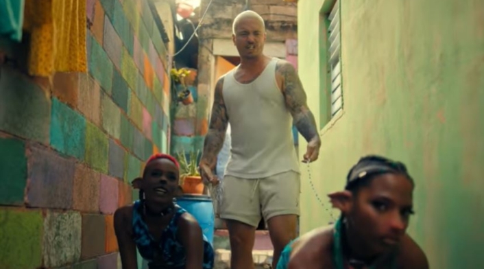 Video Perra de J Balvin causa polémica en Colombia. Imágenes de video Perra de J Balvin que causan polémica en Colombia.