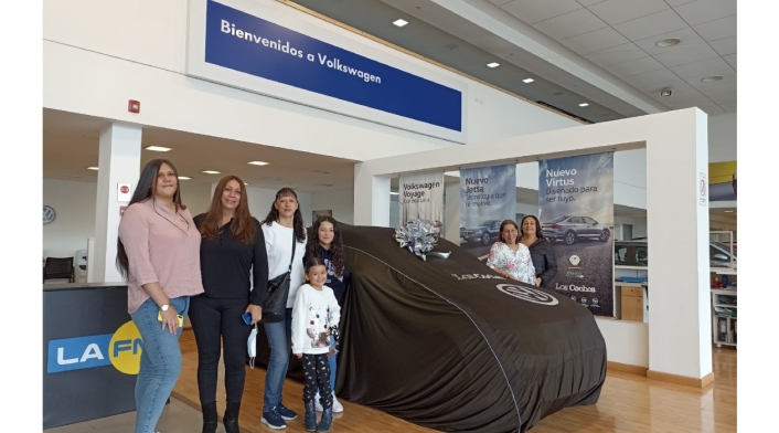 Entrega tercer carro de La FM Entrega tercer carro de La FM