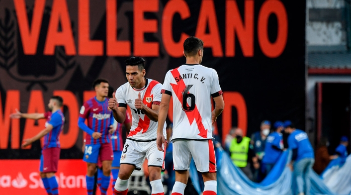 Radamel Falcao en el campo con el Rayo Vallecano Radamel Falcao con el Rayo Vallecano