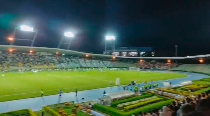 Hinchas del Quindío entran a la cancha Hinchas del Quindío irrumpen en el campo de juego