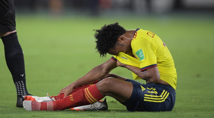 Juan Guillermo Cuadrado en el campo del juego Juan Guillermo Cuadrado con Selección Colombia