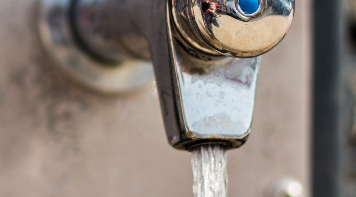 Llave de agua Llave de agua abierta