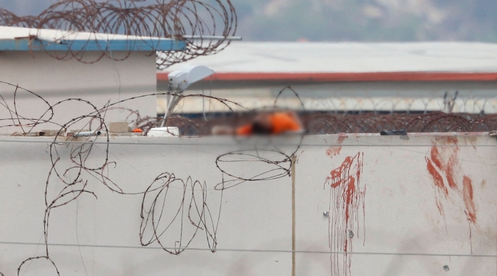 Masacre en cárcel de Ecuador deja más de 58 presos muertos Masacre en cárcel de Ecuador deja más de 58 presos muertos