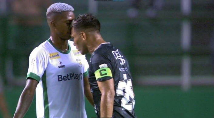 Teófilo Gutiérrez en Liga Betplay Teófilo Gutiérrez lanza cabezazo a rival