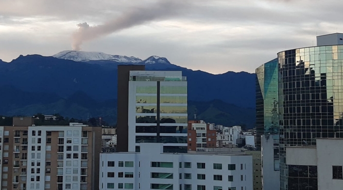Al interior del volcán Nevado del Ruiz hay un pequeño domo de magma