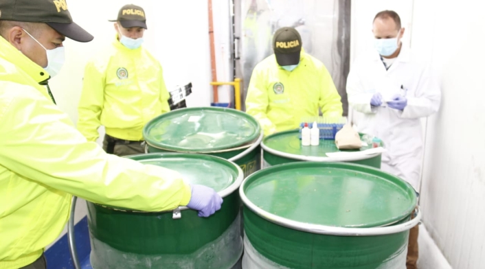 Tanques con pulpa de fruta donde escondían la cocaína liquida
