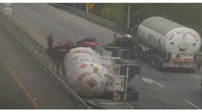 Accidente de camión cisterna en Bogotá - Villavicencio