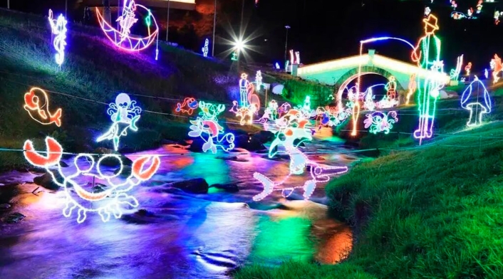 Luces de Navidad en el Puente de Boyacá Alumbrado navideño en Boyacá