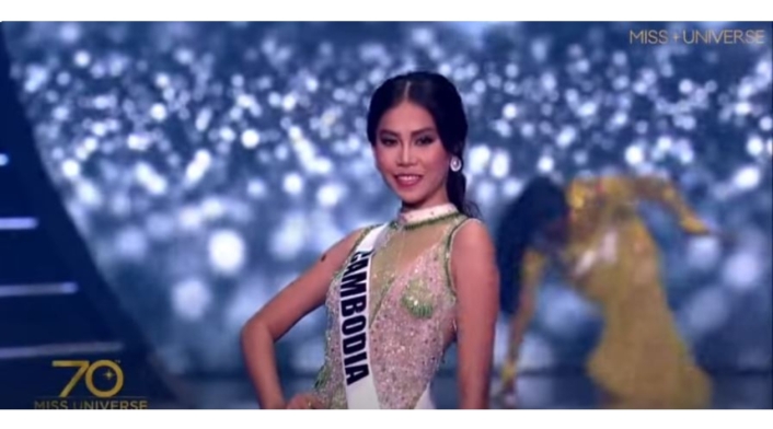 Caída de Miss Camerún Caída de Miss Camerún se dio cuando apenas iba a desfilar en Miss Universo 2021