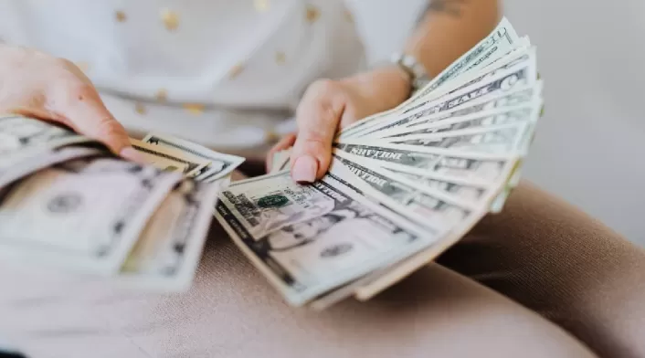Feos ganan más dinero Feos ganan más dinero