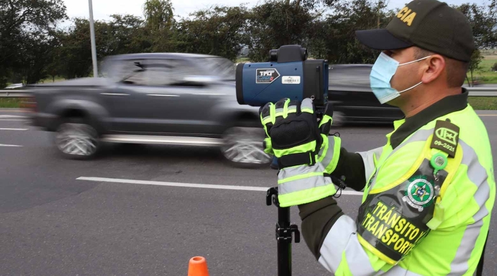 Detectores de velocidad usados por policías de tránsito