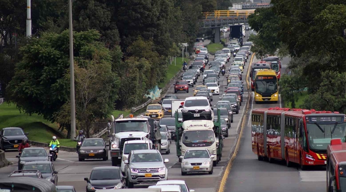Levantamiento del pico y placa tiene 'castigaos' a bogotanos con trancones