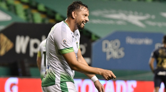 Matias Mier jugando con La Equidad Matias Mier jugando con La Equidad