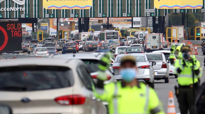 Carros saliendo de Bogotá para fin de año 2021