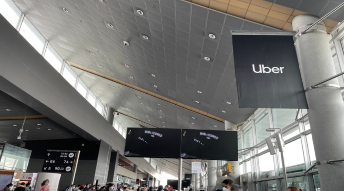Publicidad de Uber en aeropuerto El Dorado