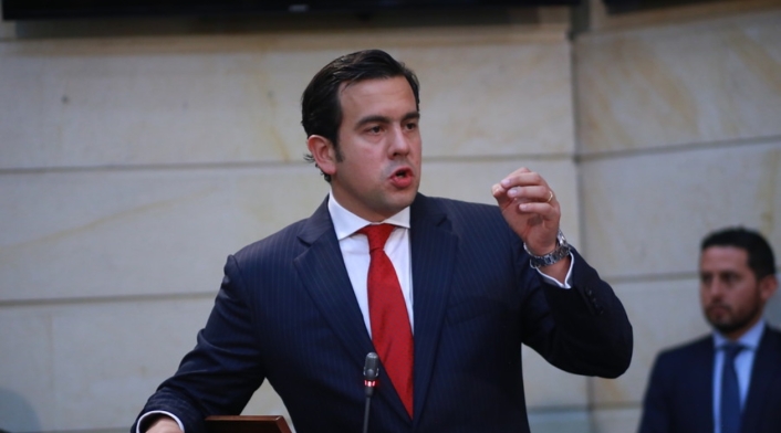 Rodrigo Lara Rodrigo Lara interviniendo en el Senado