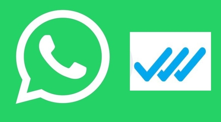 Tres chulos en WhatsApp