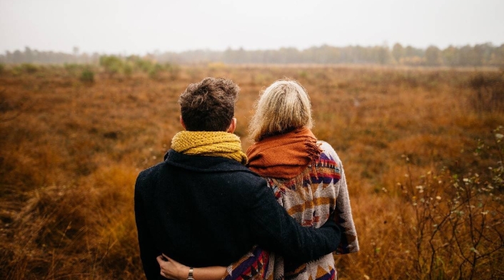 Abrazo de una pareja