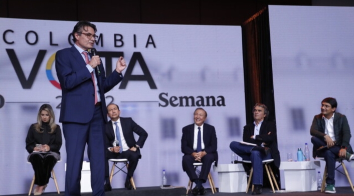 Alejandro Gaviria Alejandro Gaviria en debate de candidatos