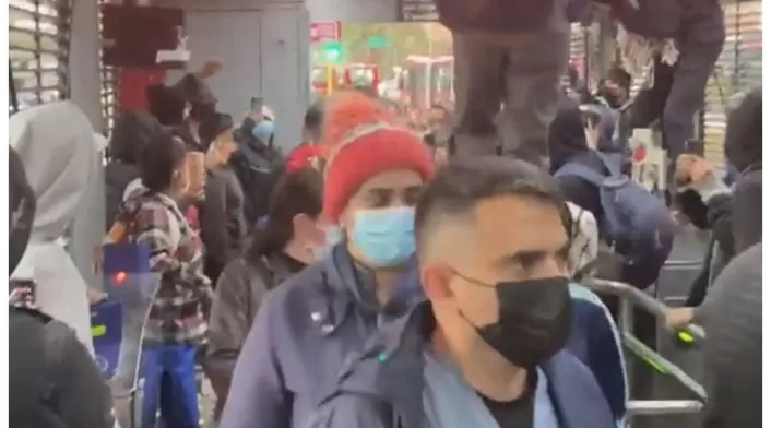 Colatón en Transmilenio, estación Marly Colatón en Transmilenio, estación Marly