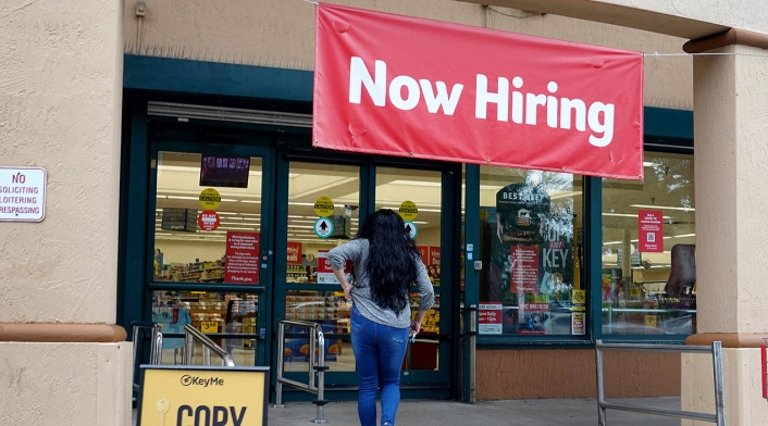 Empresas contratan en medio de desempleo en EE.UU. Desempleo en EE.UU.