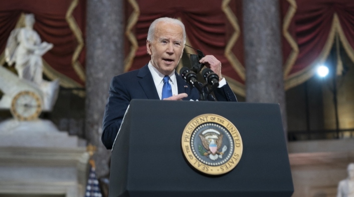 Joe Biden conmemora un año de la toma del Capitolio de EE.UU.