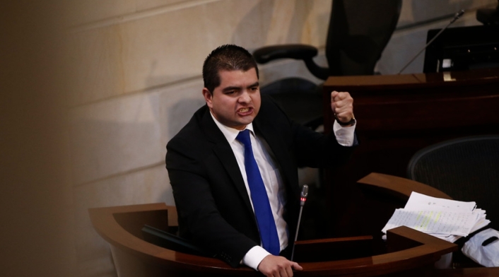 Julián Bedoya Julián Bedoya, senador cuestionado