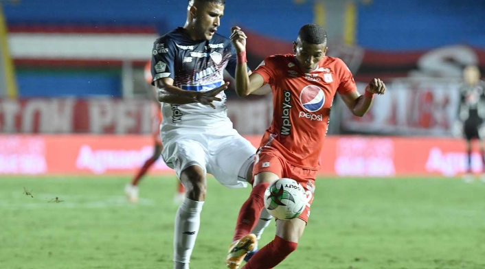 Larry Vásquez jugando con el Junior de Barranquilla. Larry Vásquez jugando con el Junior