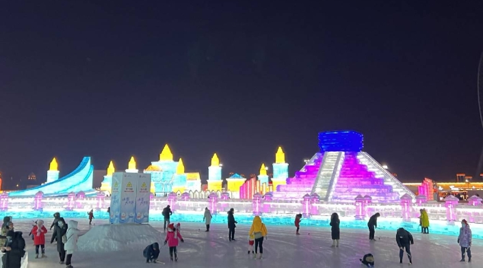 Pirámide mexicana de hielo en China