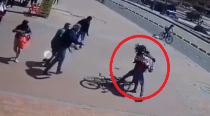 Ladrón que robó a mujer recibió golpiza y salió huyendo
