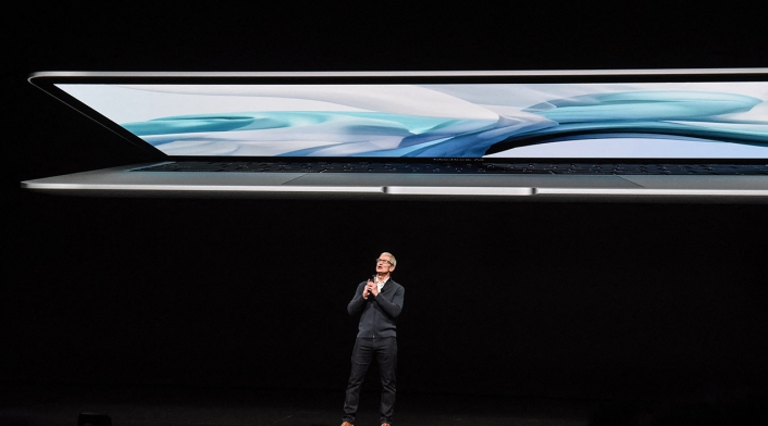 Tim Cook presenta el MacBook Air