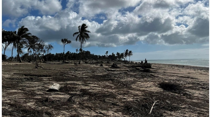 Tsunami en Tonga Tonga afectada por un tsunami y la erupción de un volcán
