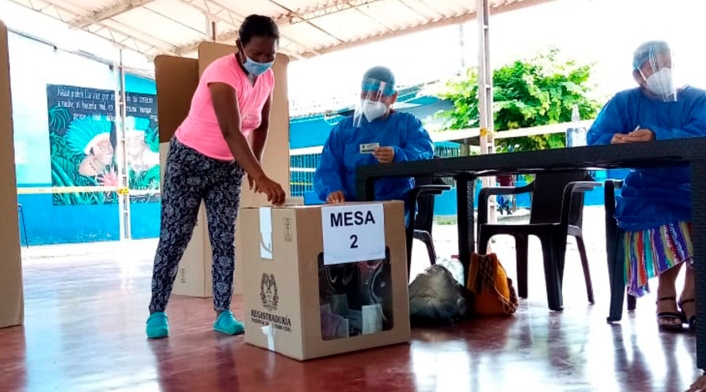 Votantes en jornada electoral en Colombia Votaciones en Colombia