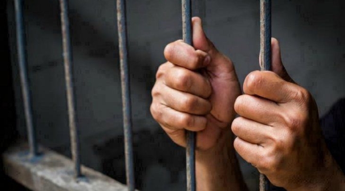 Esta persona fue condenada a 12 años de cárcel por pornografía infantil.