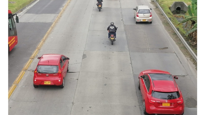 Autopista Norte Autopista Norte tiene huecos en la calle 127