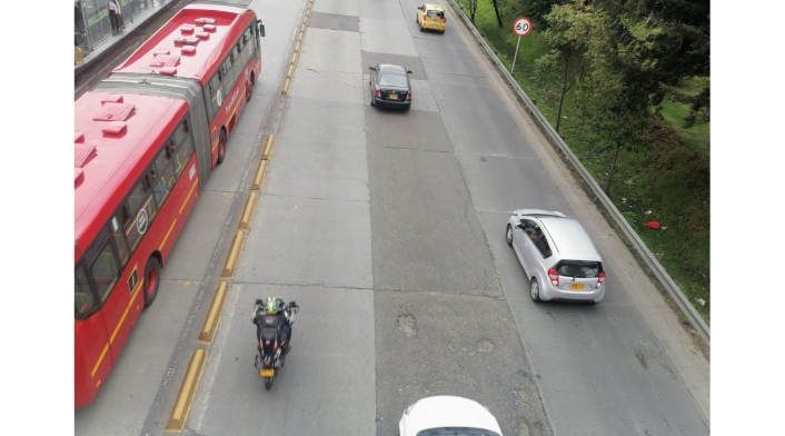 Autopista Norte Autopista Norte a la altura de la estación Prado Veraniego