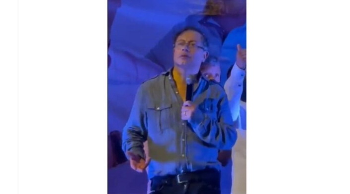 Gustavo Petro tomó licor Gustavo Petro tomó licor