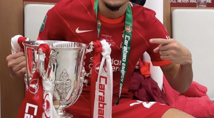 Captura de Luis Díaz celebrando el título de la Carabao Cup