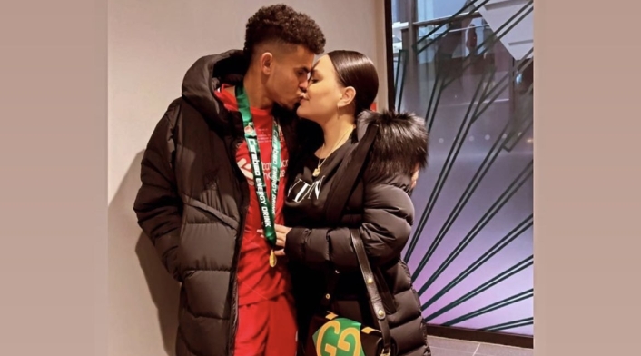 Captura de Luis Díaz celebrando el título de la Carabao Cup