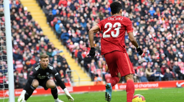 Luiz Díaz jugando con el Liverpool Luiz Díaz jugando con el Liverpool
